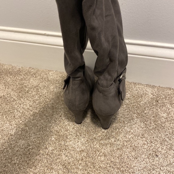 Aldo gray suede wedge boots. Size 7. - Picture 5 of 7